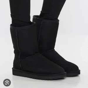 Uggs  - Svarta långa uggs i gott skick, inte ens använda en vinter