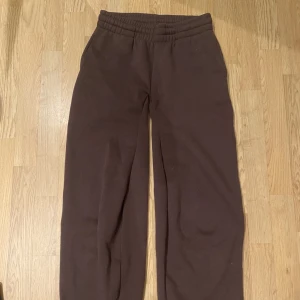 Bikbok mysbyxor - Omsydda bikbok mysbyxor till lågmidjat 😍 Dessa tycker jag är ganska stora i storleken 