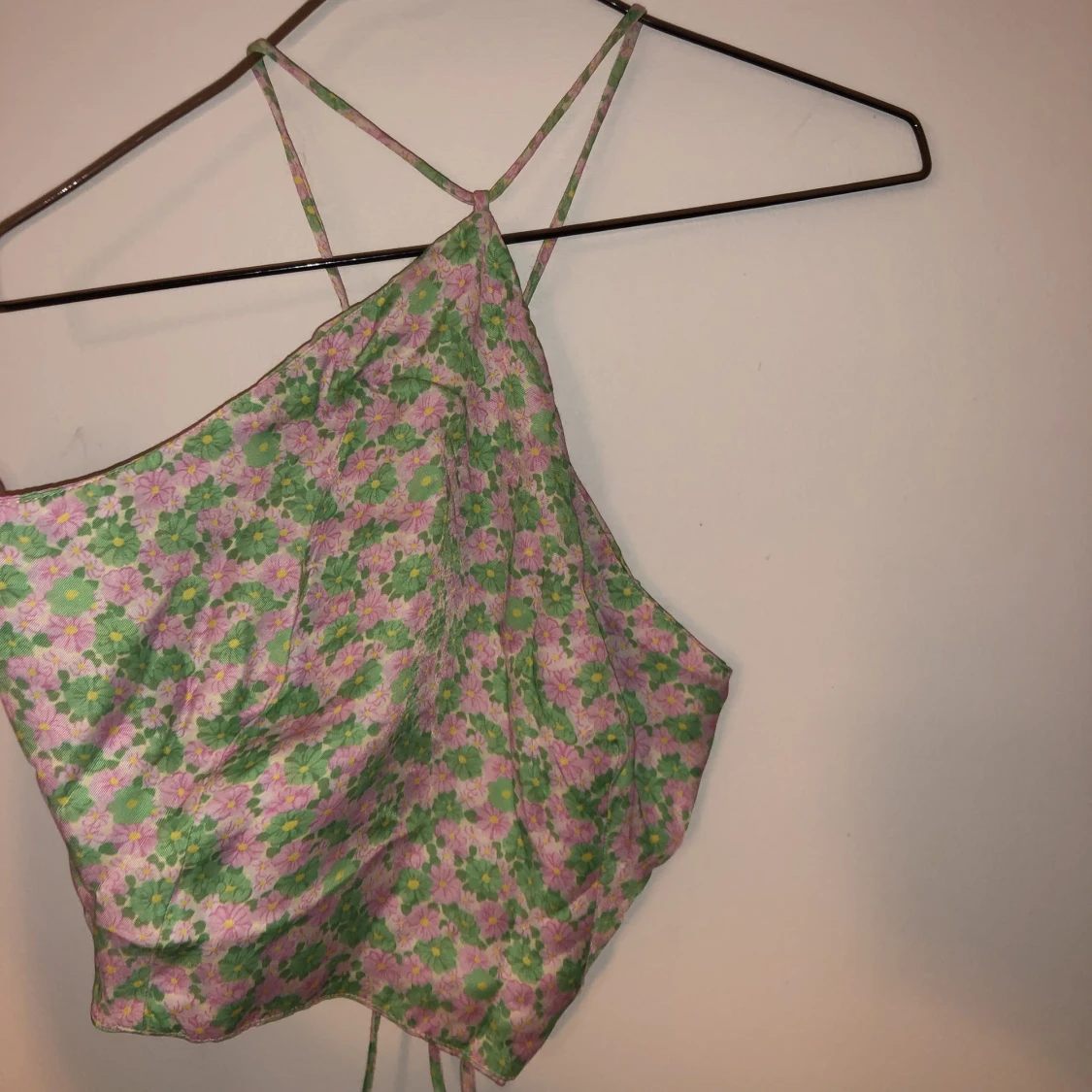 Halterneck topp med öppen rygg