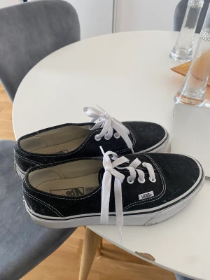 Vans platform old skool  - Säljer mina vans strl 38 använda få gånger i fint skick
