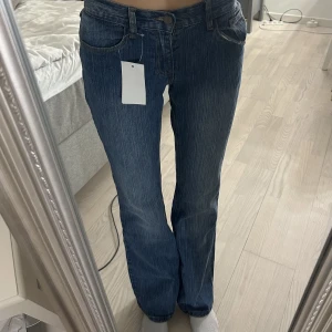 Brielle 90s jeans - Säljer dessa helt oanvända jeans från brandy Melville, jag är 172cm. 