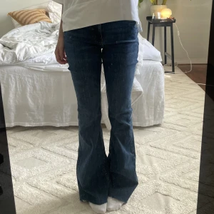 Jeans från Mango - Supersnygga jeans från Mango! Skriv om du har frågor!💗