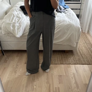 Kostymbyxor Zara - Grå kostymbyxor från Zara i strl L 🩶