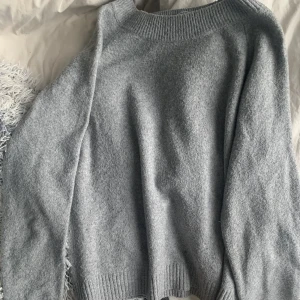 stickad tröja  - grå stickad tröja från vero moda, fint skick