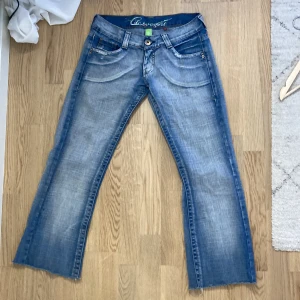 Lowwaist bootcut jeans - Säljer dessa lågmidjade jeansen från esprit✨