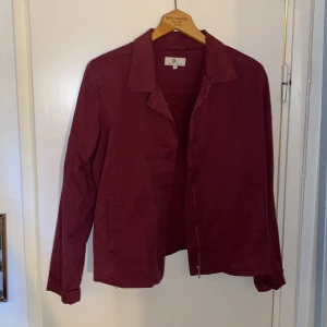 Tunn Jacka - Tunn jacka från polarn o pyret. 