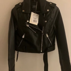 Skinnjacka ny oanvänd - Oanvänd jacka med lappar kvari storlek XS