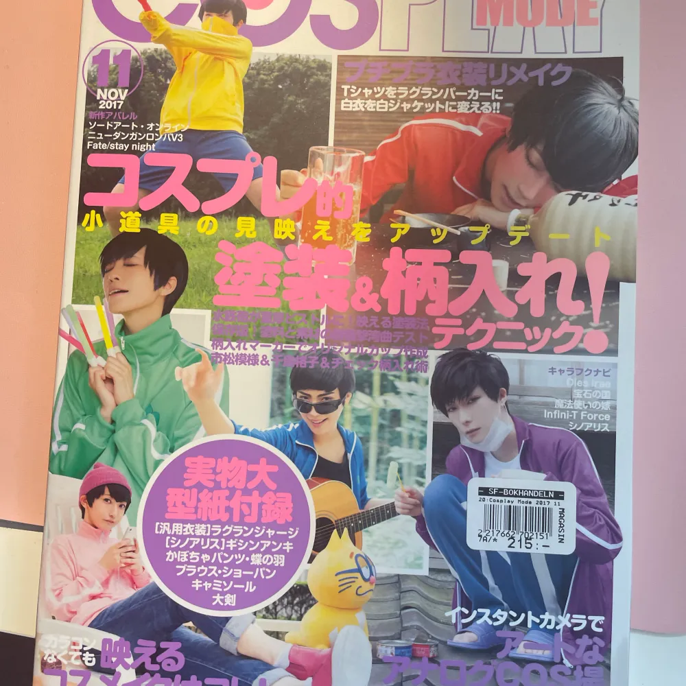Cosplay magasin på japanska med intervjuer och instruktioner på olika cosplay tekniker. Används ej därför säljs den. Skänks bort om den ej säljs inom 2 veckor då jag inte har plats.. Övrigt.
