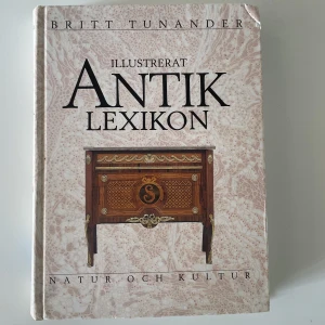 Illustrerat Antik Lexikon av Britt Tunander - Boken är från 1986 och är i bra skick  kan hämtas i Malmö eller Helsingborg 