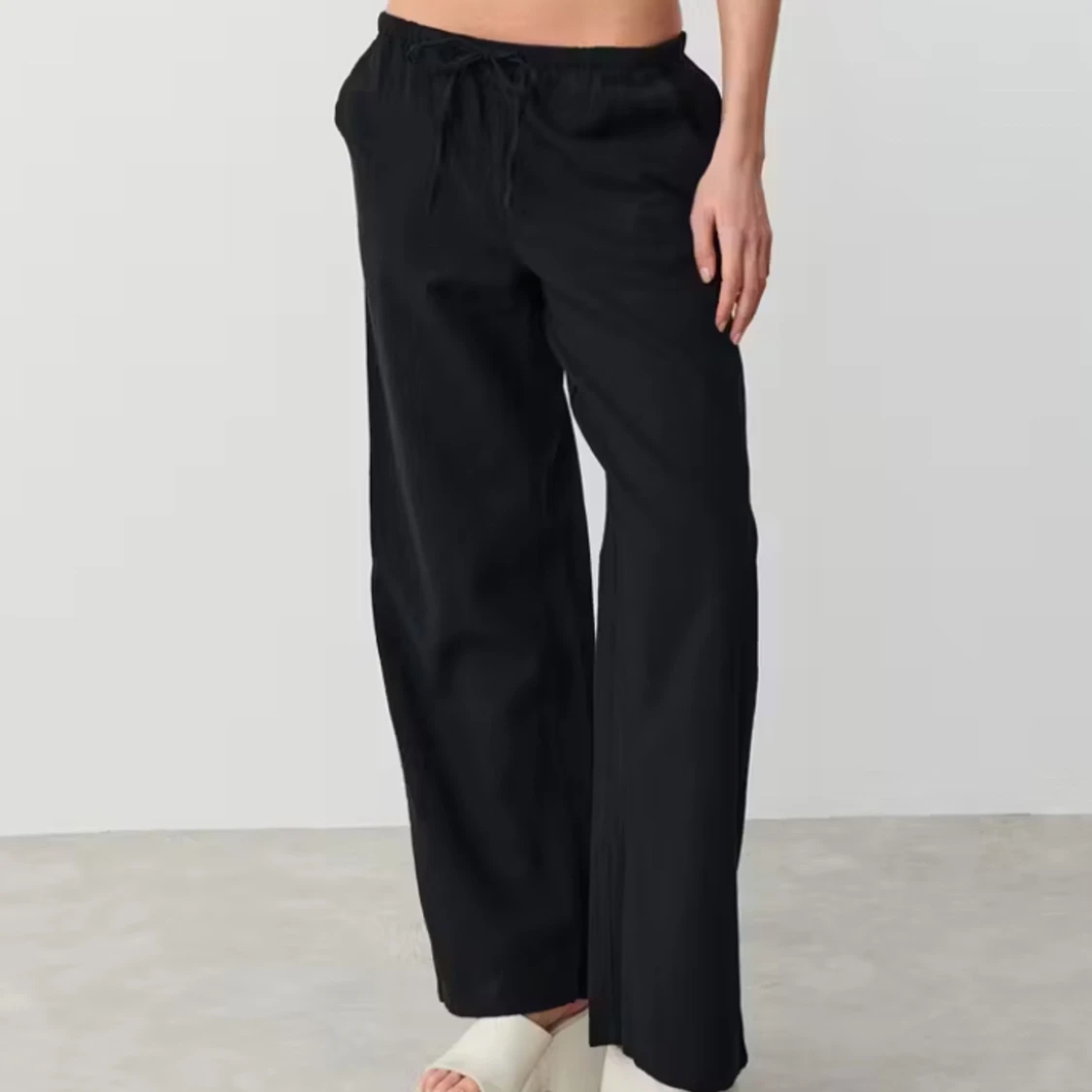 Svarta linnebyxor gina tricot