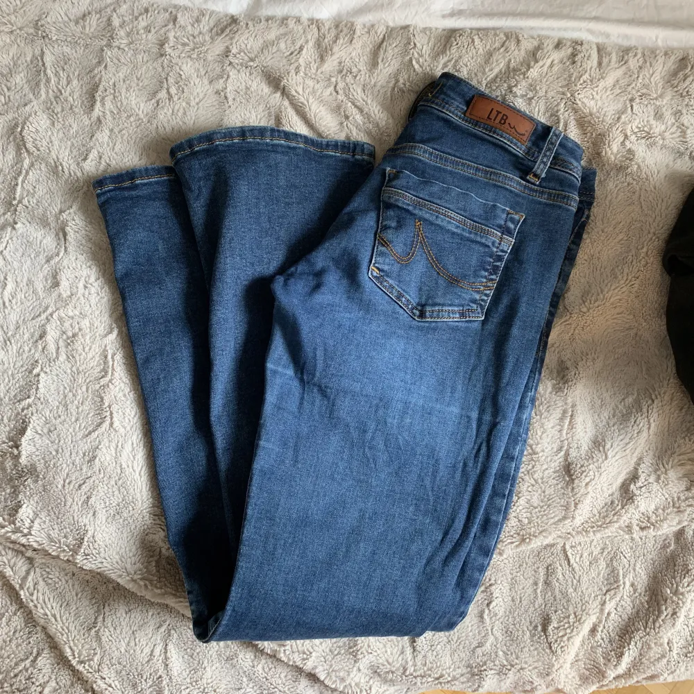 Säljer dessa jätte snygga ltb jeans! Säljer då dom inte kommer till användning längre! Skriv vid frågor!. Jeans & Byxor.