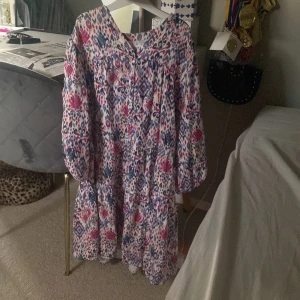 Zara  - Säljer min Zara klänning skriv om ni är intresserade ❤️