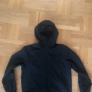 CP Company Jacka - Softshelljacka strl M i gott skick. Säljer pga börjar bli för liten för mig