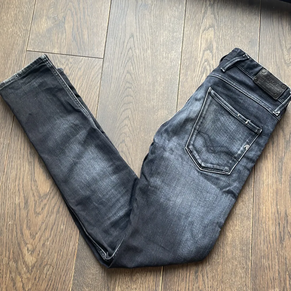 Ett par galet feta Replay jeans! | Skick 9/10 | Modell ”Anbass” | Nypris 1600kr | Svarar gärna på era frågor och funderingar! . Jeans & Byxor.
