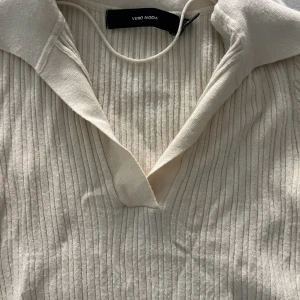 Beige topl - Söt beige/gul topp från Vera Moda, trekvartsäemad 