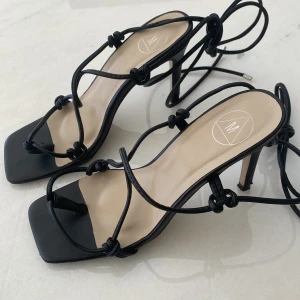 Klackskor  - Klackskor  Storlek 36  Märkte: Missguided  Använda 1-2 gånger 