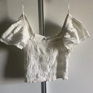Topp - Säljer denna superfina topp. Kontakta mig vid intresse och köparen står för frakten💕