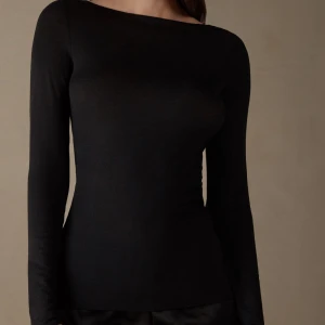 Intimissimi tröja - Svart intimissimi tröja som inte kommer till användning