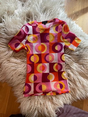 Värdens finaste T-shirt från kookai - Nu säljer jag min fina t-shirt från kookai! Älskar den men den kommer inte till andväning längre💕🌸❤️‍🔥🌹perfekt skick!!