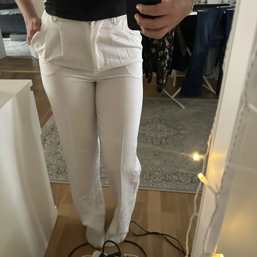 Kostymbyxor från bikbok, knappt använd✨🦋🌺. Jeans & Byxor.