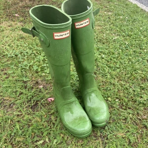 Hunter stövlar - Hunter stövlar i strl 35/36  Använd fåtal gånger men finns någon smutsfläck 