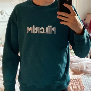 Tröja - Tröja från junyard sample sale. Vet ej nypris men den är i väldigt bra skick iaf🙌🙌