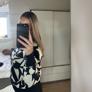 Tröja - Mönstrad tjockare tröja 