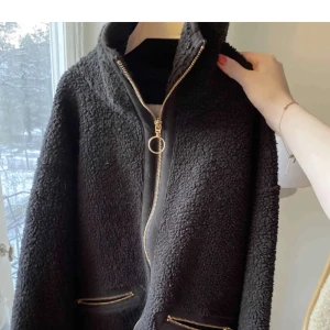 Teddyjacka - Fin teddyjacka! Inte så varm. Nypris över 2000kr!