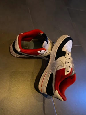 Air fource skor halva priset  - Air fources 7/10 i skick ny pris 900 får dom för 399