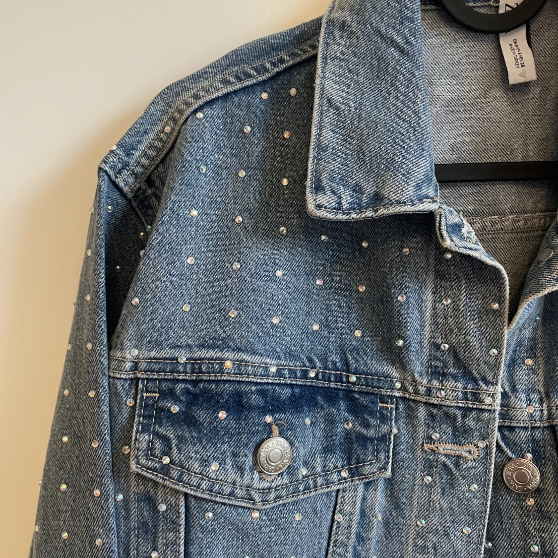 Glittrig jeansjacka  - 90