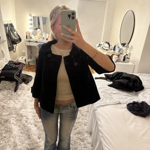 Trekvartsärmad kappa - Så fin kappa med trekvartsärmar. Fint skick❤️❤️ passar XS/S