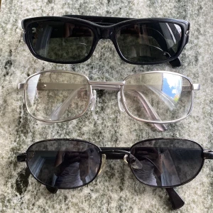 Solglasögon - Fina solglasögon! 20 kr styck! Edit: paret längst ner och längst upp sålda
