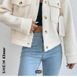 Ulljacka - Tunn jacka. Helt ny och oanvänd. Storlek xs men passar en s oxå.