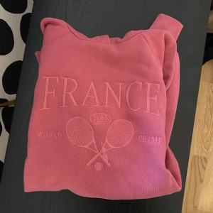 Hoodie Gina tricot - Hoodie, super fin Gina tricot! Knappt använd, super skön 