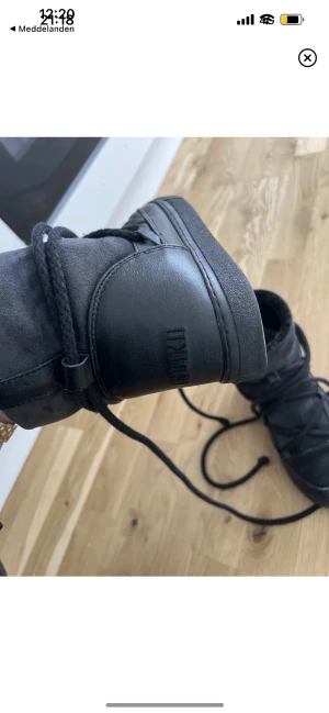 Vinter skor, inuikii - Säljer mina inuikii för bra pris, detta är bilder tagna idag. Har inte riktigt fixar och går att ”göra rent mer”.   Kan släppa dem för bra pris. 