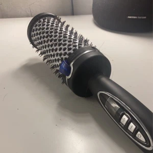 värmeborste - hej! Säljer nu min värmeborste från Björn Axén! Säljer den då jag köpt en ny , sällan andvänd och i bra skick nypris (500) säljer nu för 400 frakt skriver jag i dm