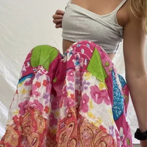 Söt somrig kjol - Så somrig kjol som passar perfekt nu i sommar! Storlek S-M ( väldigt stretchig)