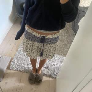Shortskjol - Säljer nu dessa fina shorts (ser ut som en kjol) från Pull & bear i storlek S💓