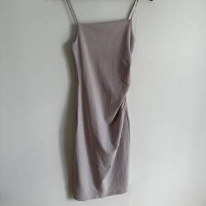 Vit/beige klänning från Zara