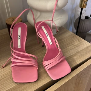 Klackar zara - Klackar från zara i storlek 37. Aldrig använda, frakt tillkommer