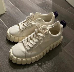 EYTYS - Skitsnygga Eytys! Använda 2 gånger, säljer dem pga för små! Budgivning med lågt pris då jag vill sälja fort 💘