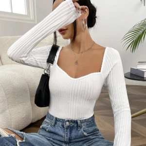 Vit tröja - superfin vit tröja, aldrig använd bara testad. Skriv för egna bilder.