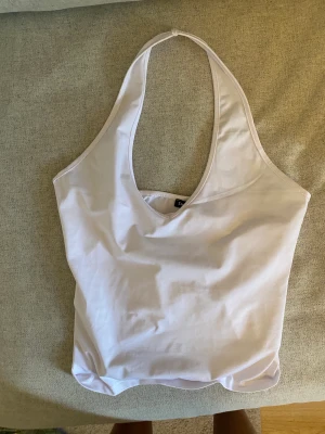 Vitt festlinne  - Ett vitt festlinne som nästan aldrig använts, skriv för egna bilder.