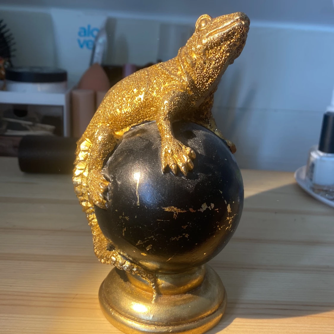 Guldig prydnads ödla