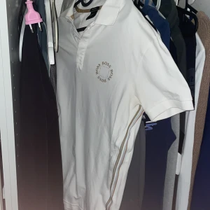 Hugo boss pikétröja  - Mycket fin piké tröja, nypris ligger på 1000 kr