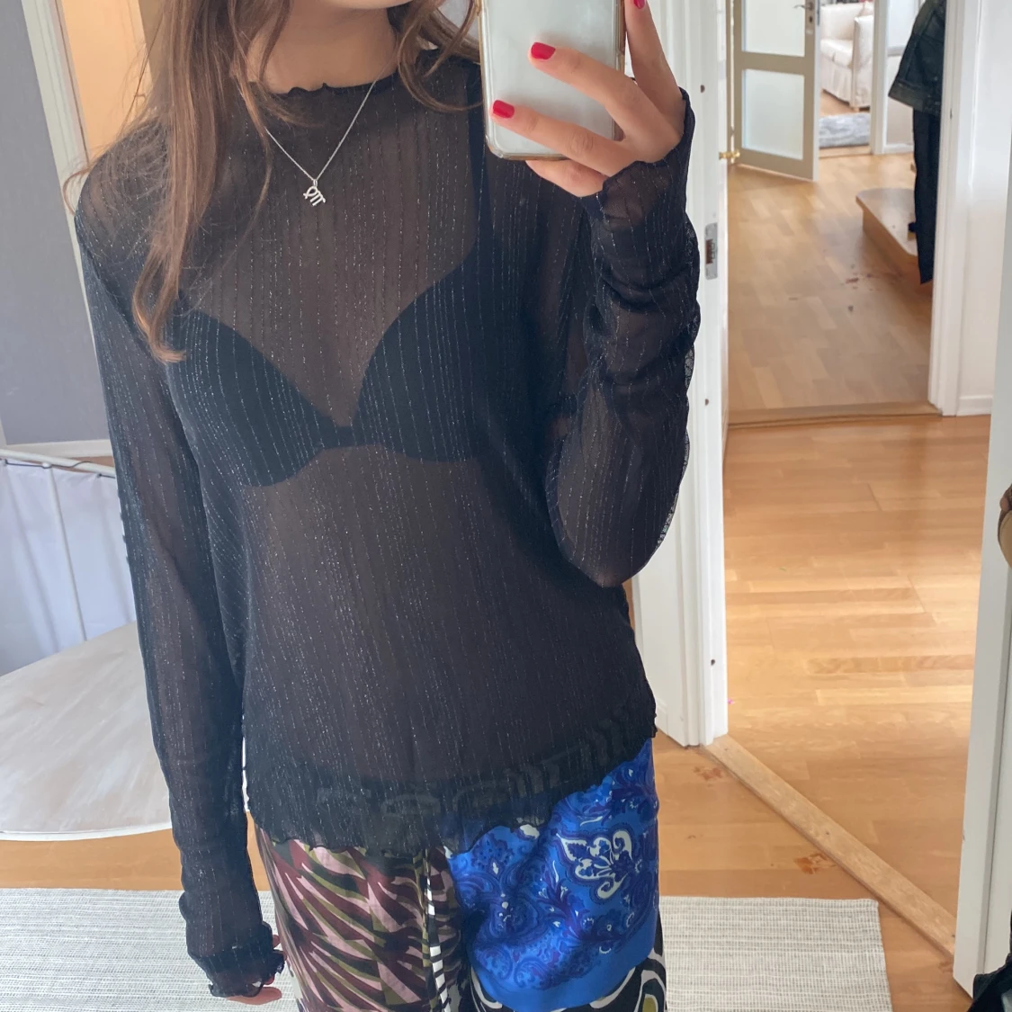 Glittrig långärmad 