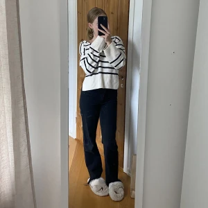 Jeans  - Mörkgrå jeans från NAKD i superbra skick, knappt använda!🙌🏼💕