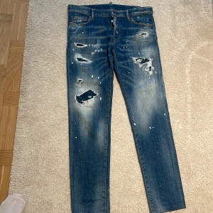 Dsquared2 jeans - Knappast använda, nyskick! Storlek 50