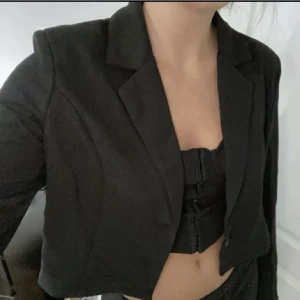 Kavaj - Superfin enkel kavaj som passar till allt! Bra skick!🖤