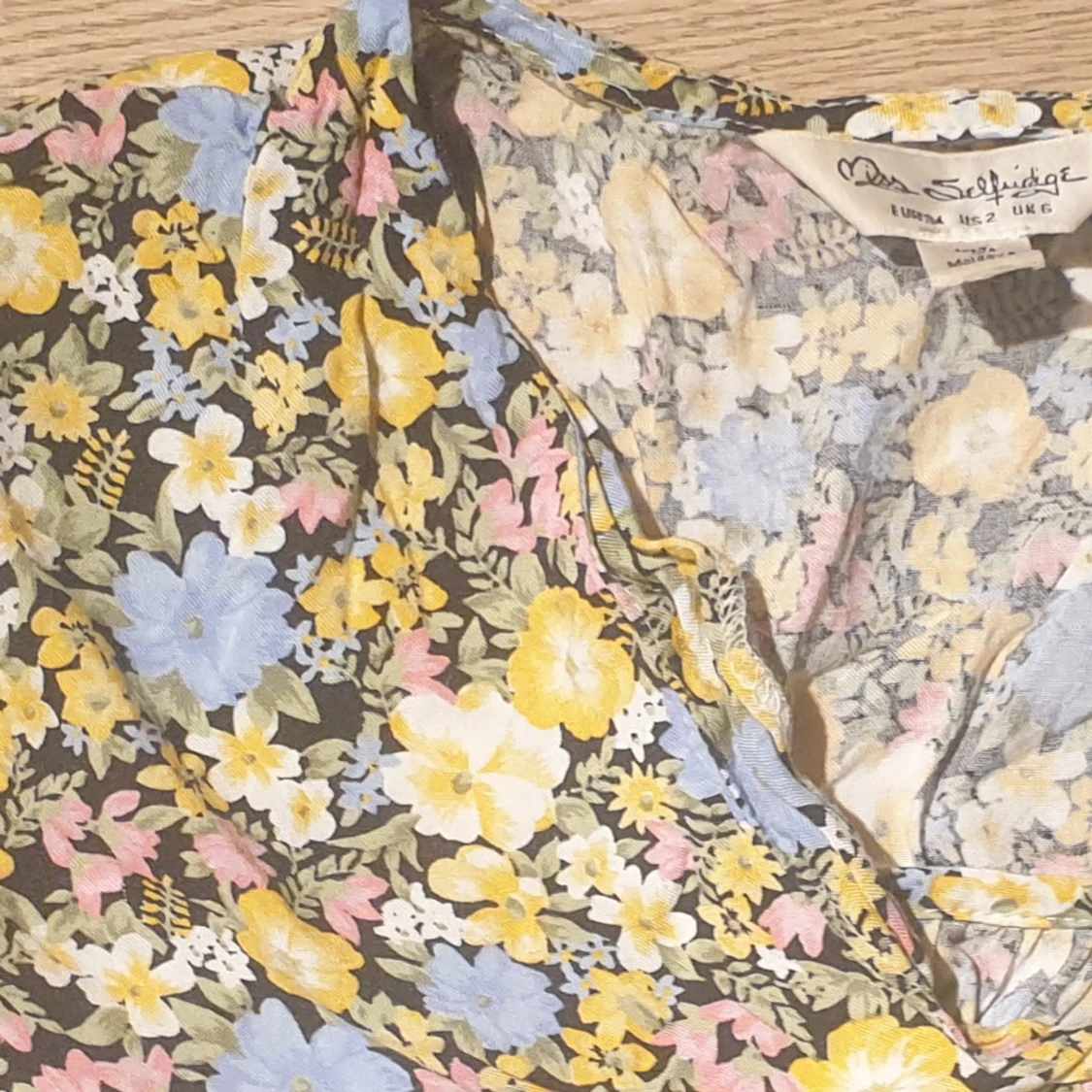 Blommig sommarklänning - 91